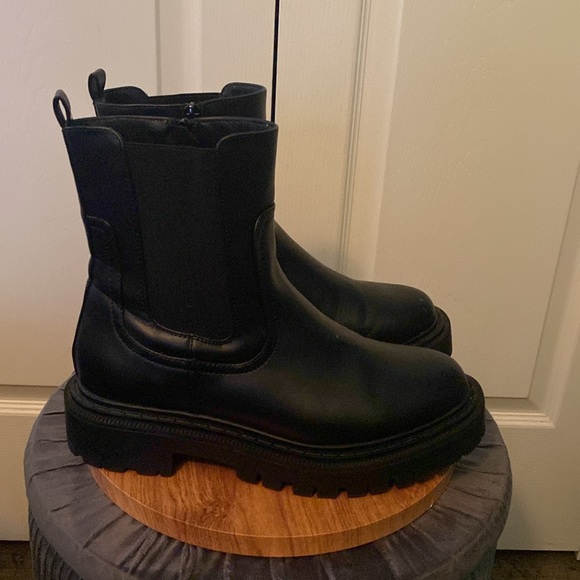 American Eagle Black Boots size 8 - Picture 3 of 6